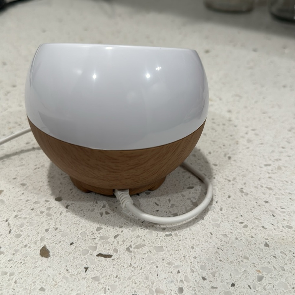 Desktop Essential Oil Diffuser - Picture 2 of 4